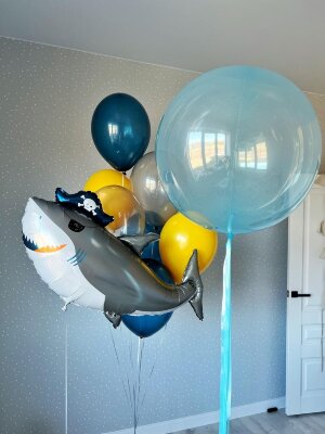 Воздушные шары и акула