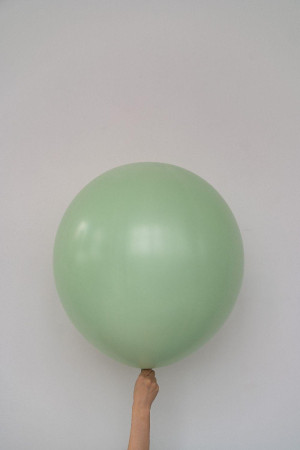 Гелиевый шар кремовый киви 60 см
