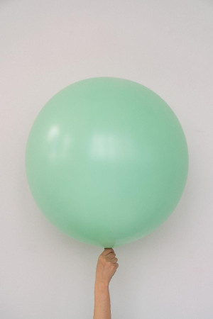 Гелиевый шар макарун зеленый 60 см